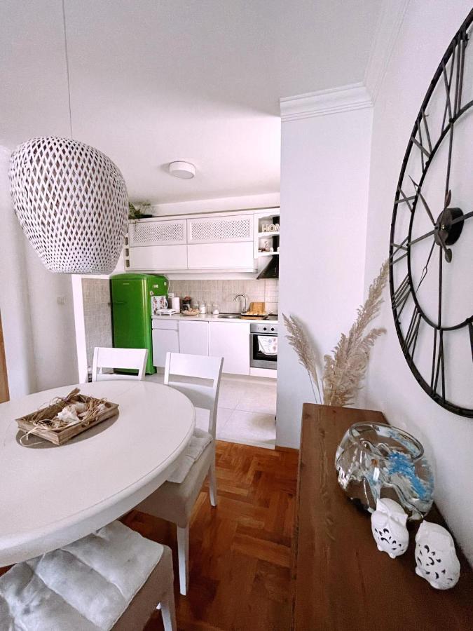 Aska Apartment Bar Bagian luar foto