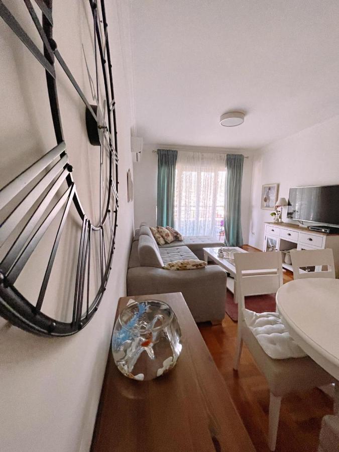 Aska Apartment Bar Bagian luar foto