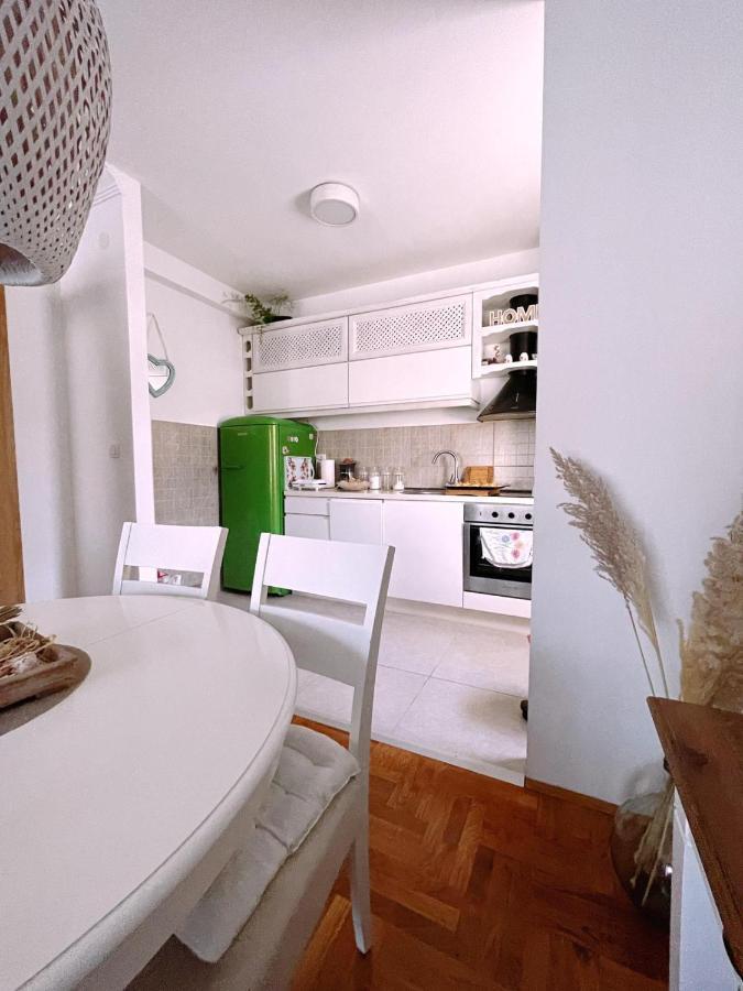 Aska Apartment Bar Bagian luar foto