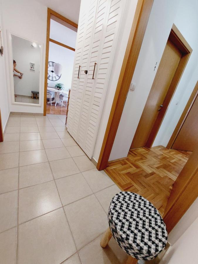 Aska Apartment Bar Bagian luar foto